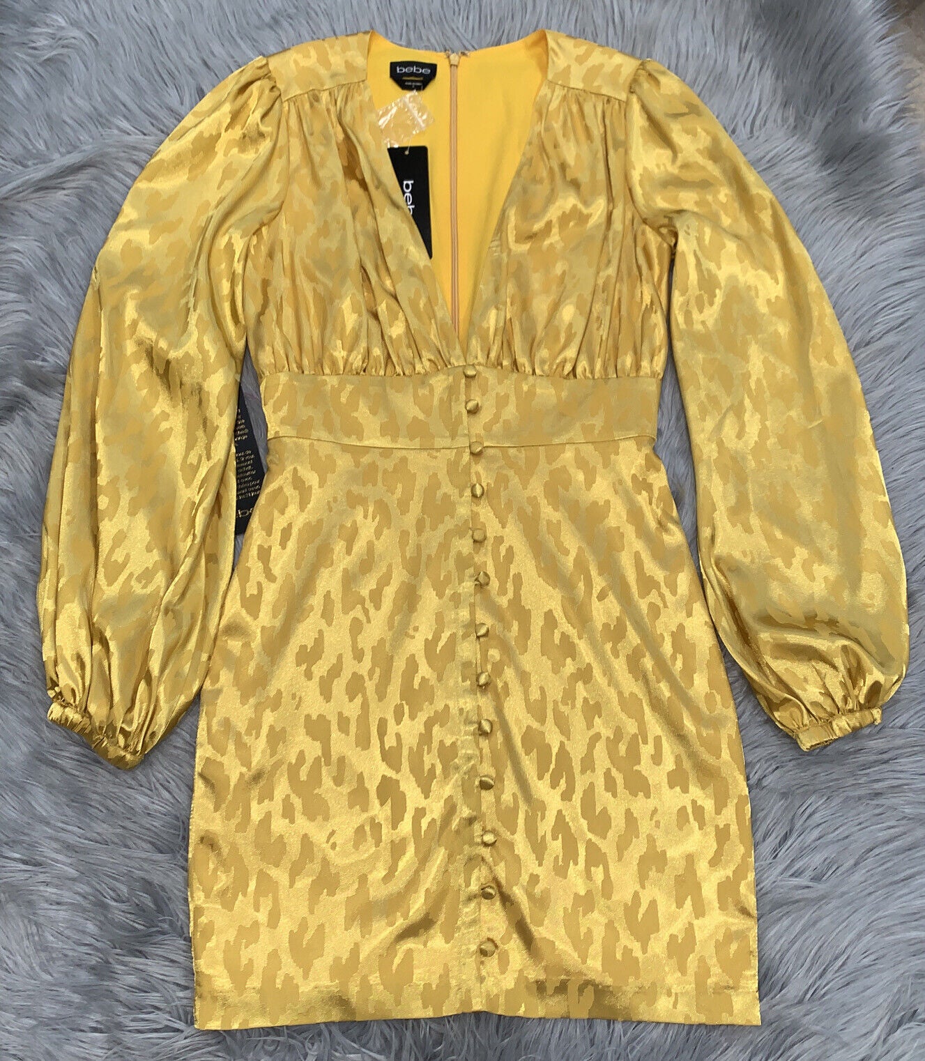 bebe-ს ყვითელი კაბა, M ზომა